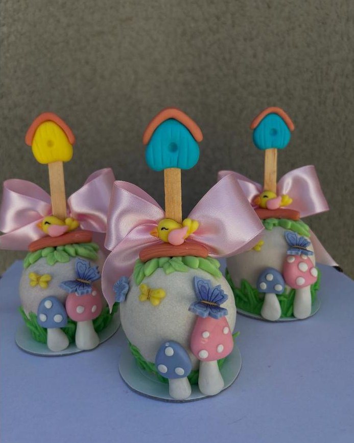 Maçãs decoradas